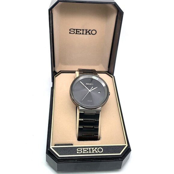 Seiko Men's Watch SNE481 Essentials Solar Black Dial Date Stainless Steel 40mm - Picture 3 of 13